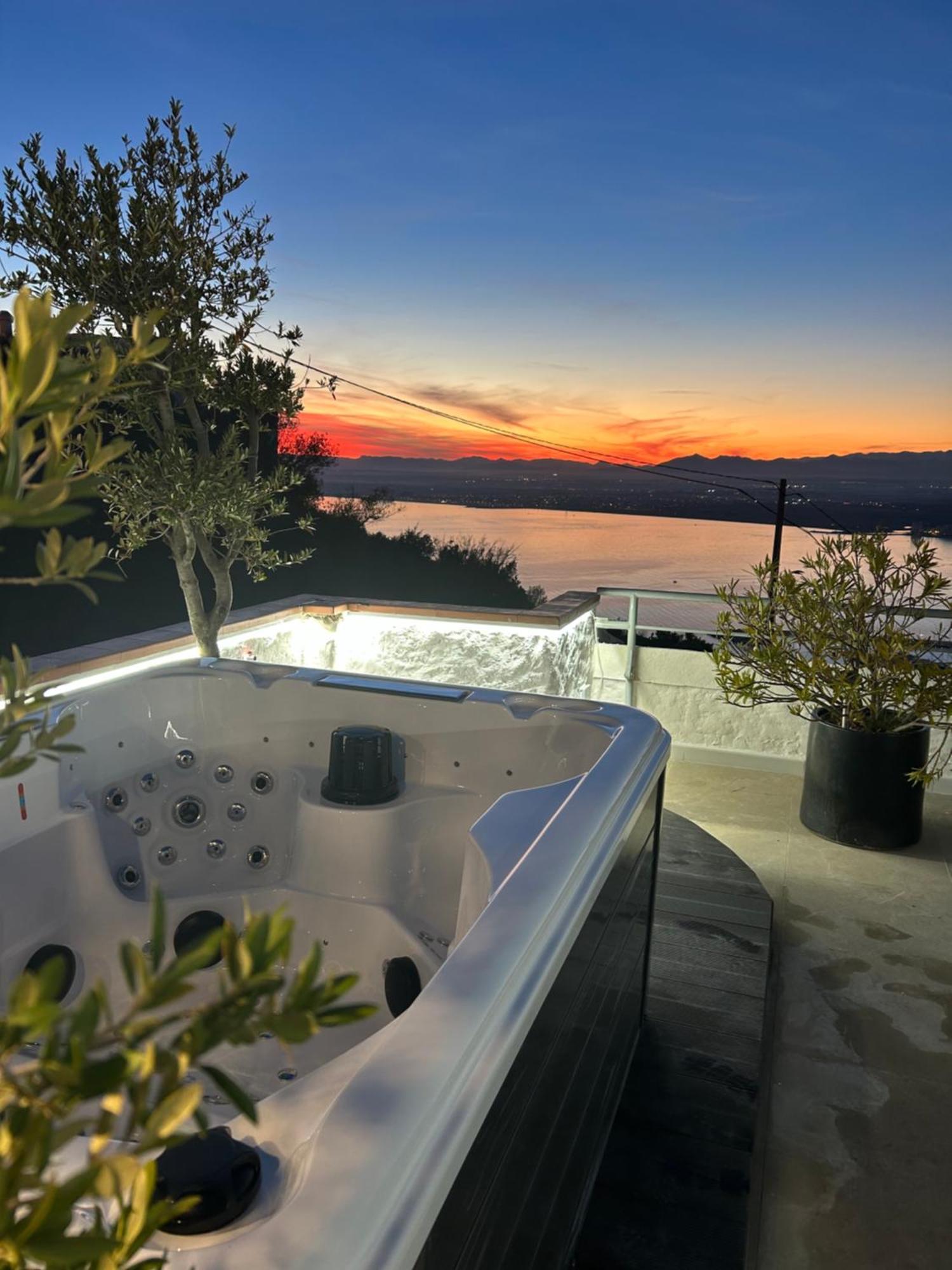 Appartement Duplex Rosas Avec Terrasse Magnifique Jacuzzi Vue Mer Exterior photo
