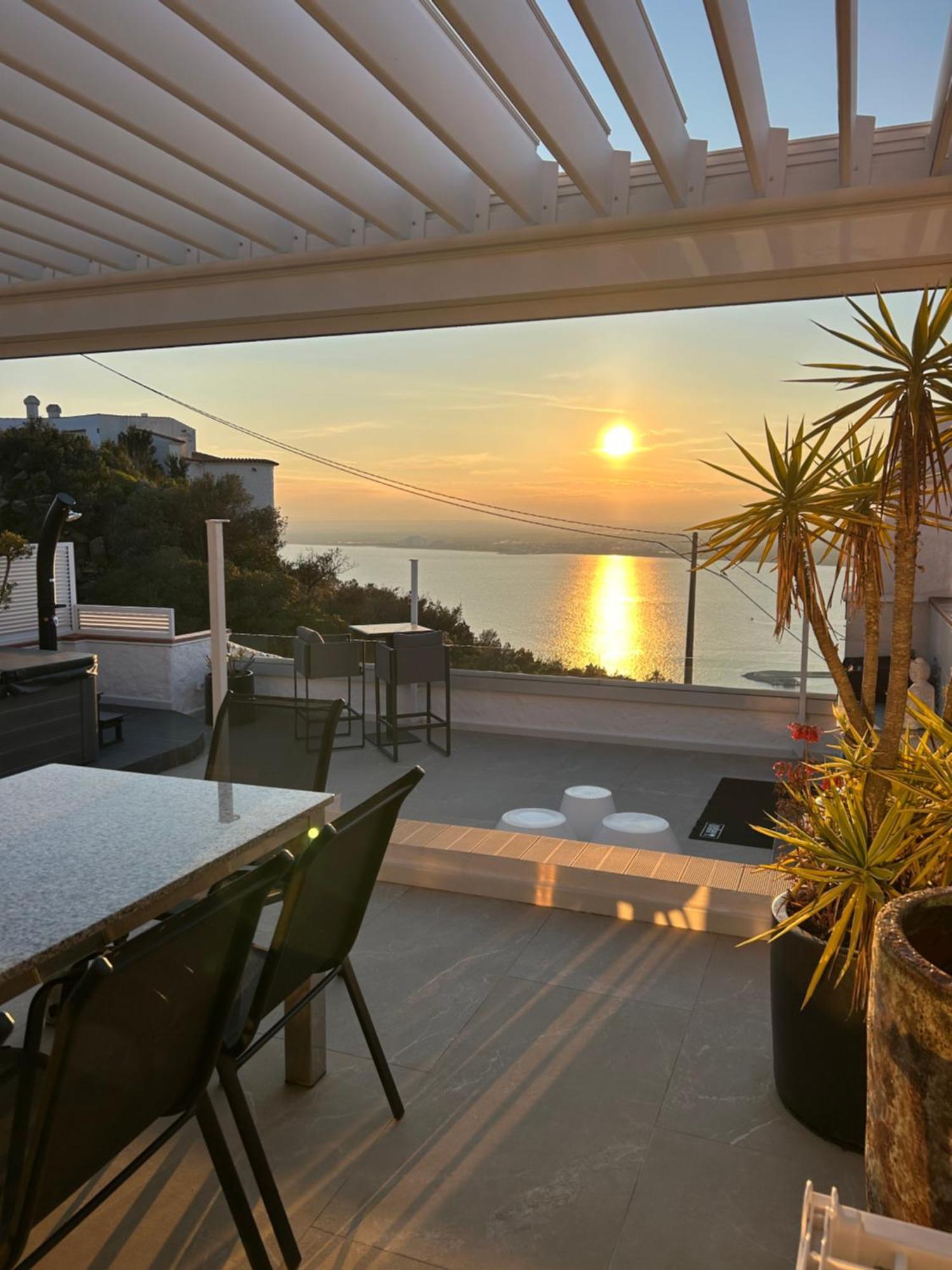 Appartement Duplex Rosas Avec Terrasse Magnifique Jacuzzi Vue Mer Exterior photo